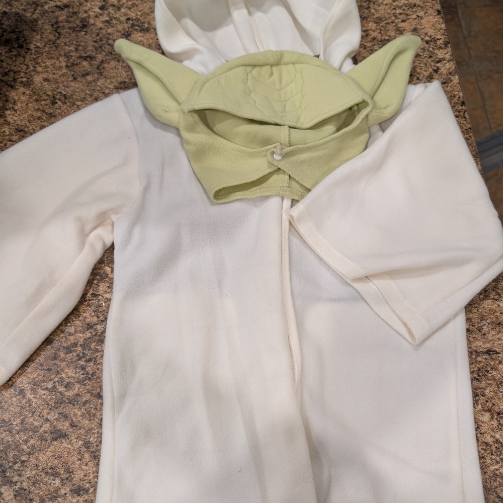 Adorable Yoda Costume!